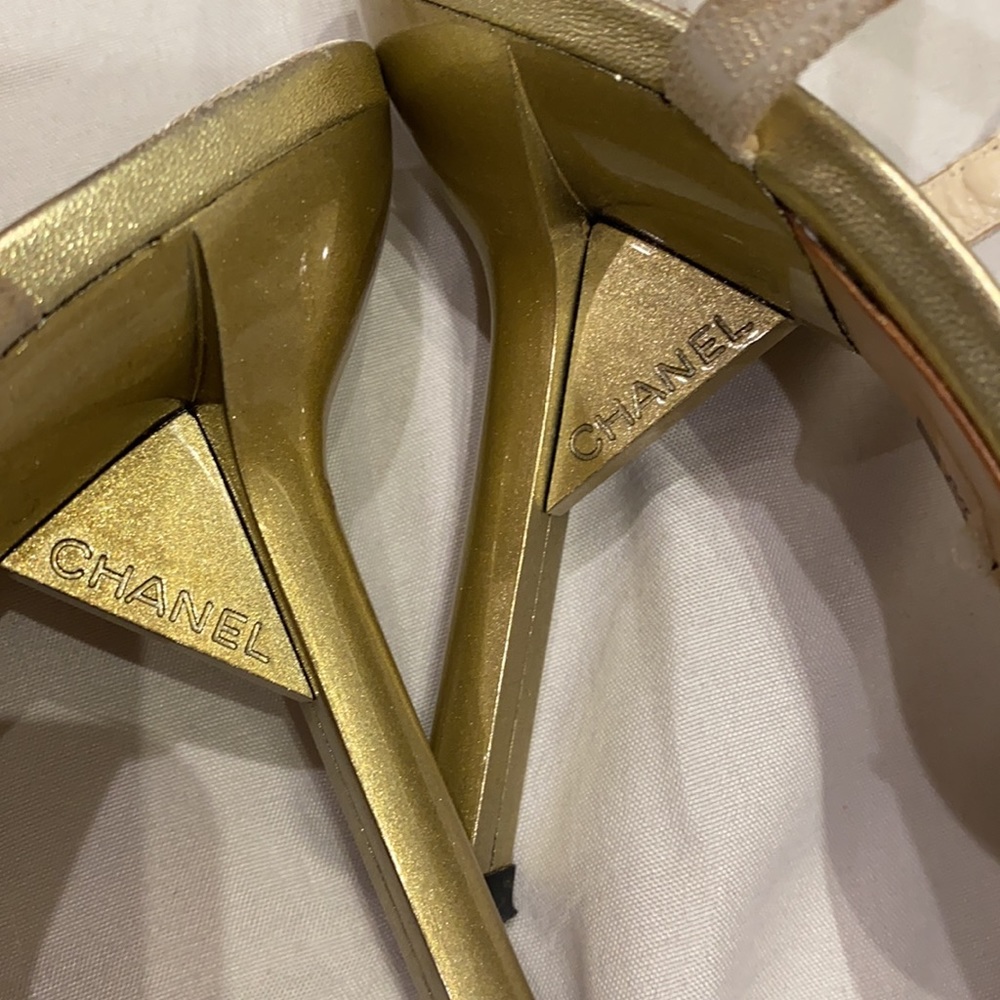 Chanel gold and white shoes size 7. 4” heels. Logo With adjustable strap in back - Picture 5 of 8